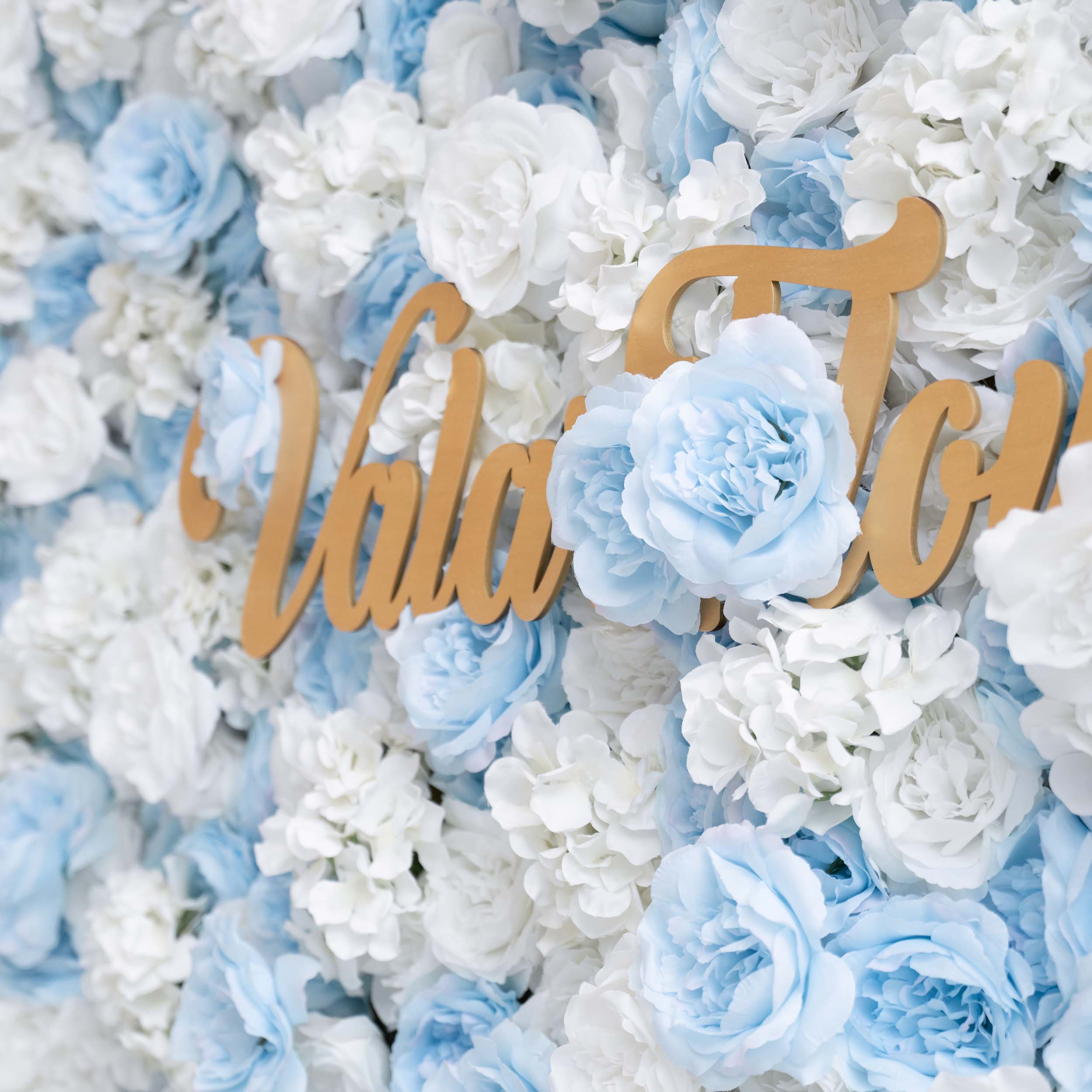 The ValarFlowers artificial flower wall is perfect for weddings. It features a beautiful blend of blue and white flowers, creating a romantic and elegant backdrop for the special day.