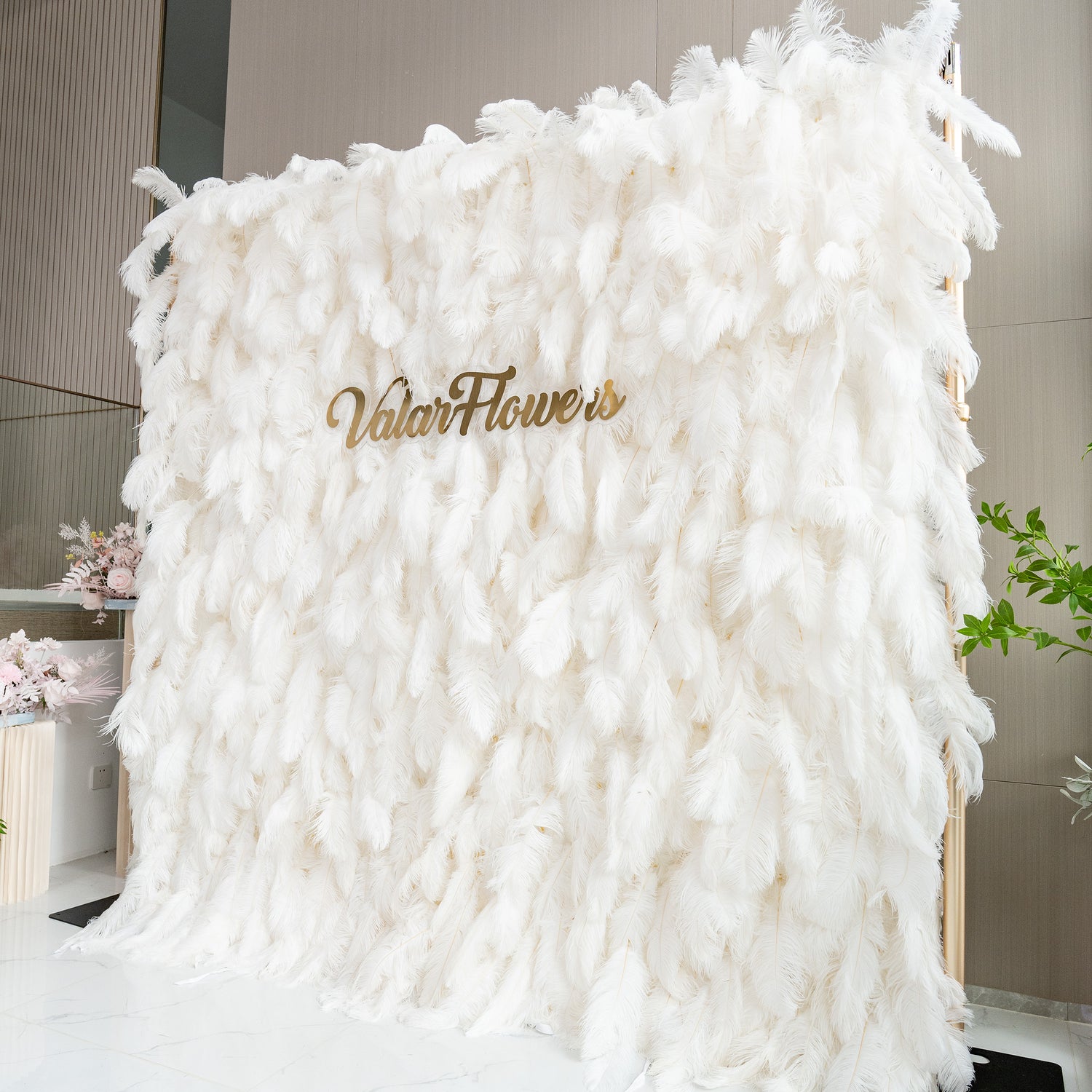 Artificial feather flower walls are commonly used in weddings, providing a romantic backdrop for ceremonies and photo - taking. They also enhance the decor of parties and events, adding an elegant and dreamy touch.