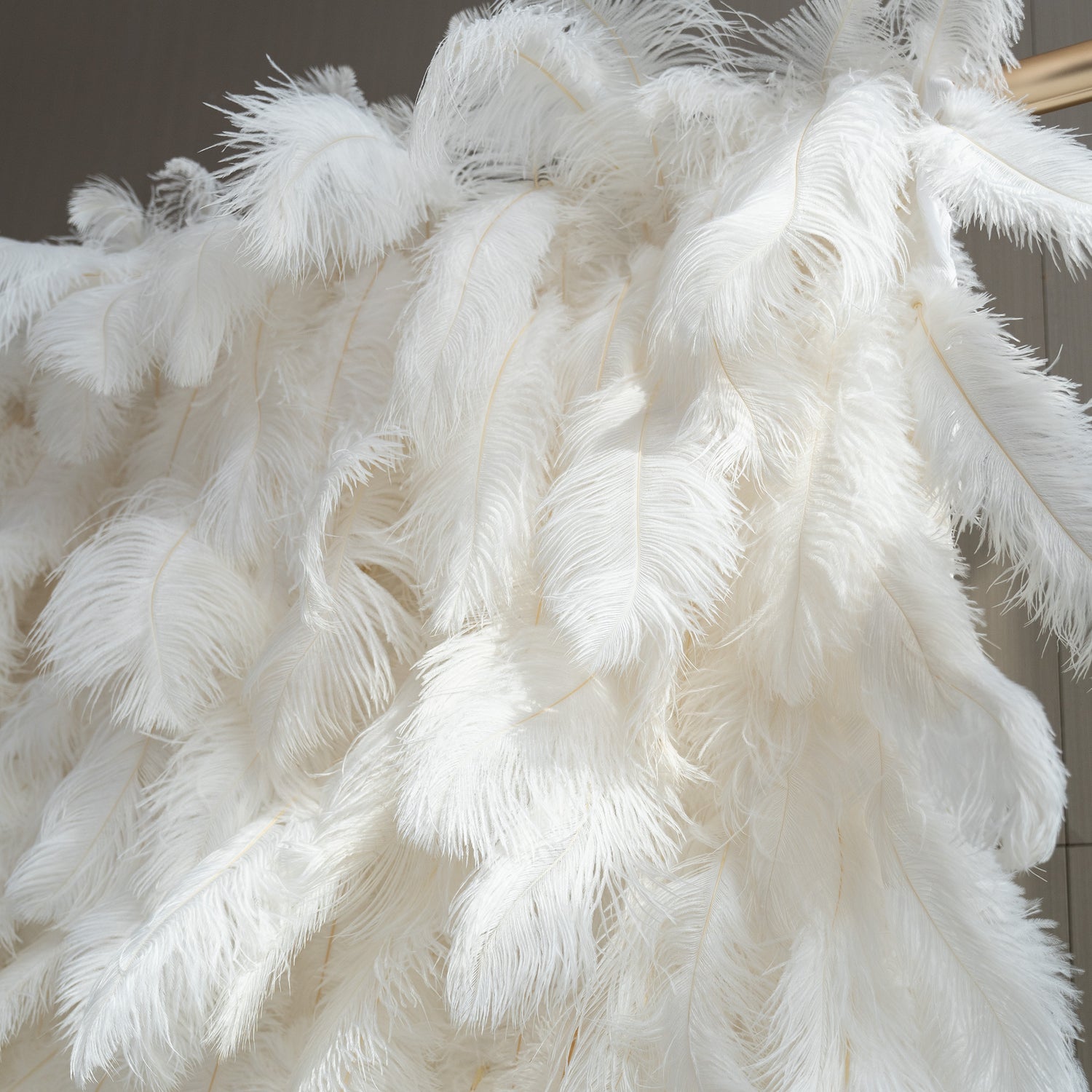 The ValarFlowers artificial feather wall features a dense, plush arrangement of white feathers. The texture is soft and luxurious, creating an elegant and dreamy backdrop.
