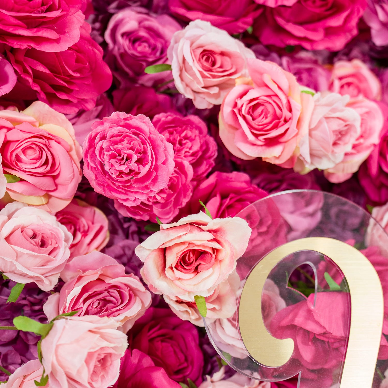 Valar Flowers ロールアップ ファブリック 人工赤から白のグラデーション フラワー ウォール ウェディング バックドロップ、花柄パーティー デコレーション、イベント フォトグラフィー - VF-372