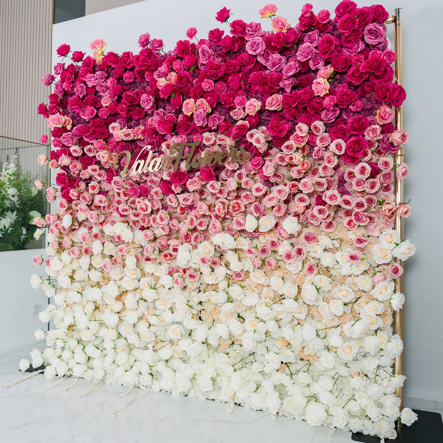 Valar Flowers ロールアップ ファブリック 人工赤から白のグラデーション フラワー ウォール ウェディング バックドロップ、花柄パーティー デコレーション、イベント フォトグラフィー - VF-372