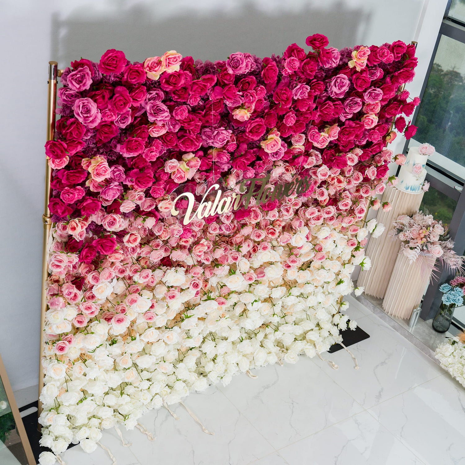 Valar Flowers ロールアップ ファブリック 人工赤から白のグラデーション フラワー ウォール ウェディング バックドロップ、花柄パーティー デコレーション、イベント フォトグラフィー - VF-372