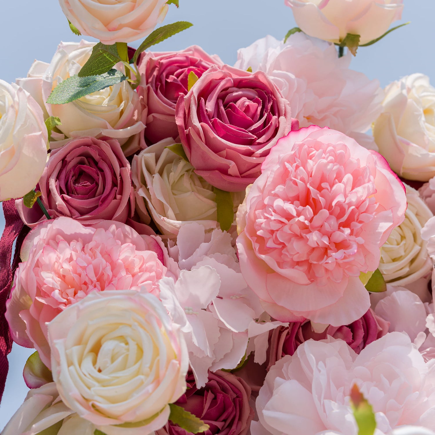 This photo from ValarFlowers showcases a sumptuous blend of roses and peonies in a palette of soft pinks and creamy whites. The roses, with their classic form, and the peonies, with their voluminous petals, create a lush and romantic display. Ideal for weddings, bridal showers, or anniversary celebrations, these flowers exude elegance and tenderness, making them perfect for events celebrating love and beauty.