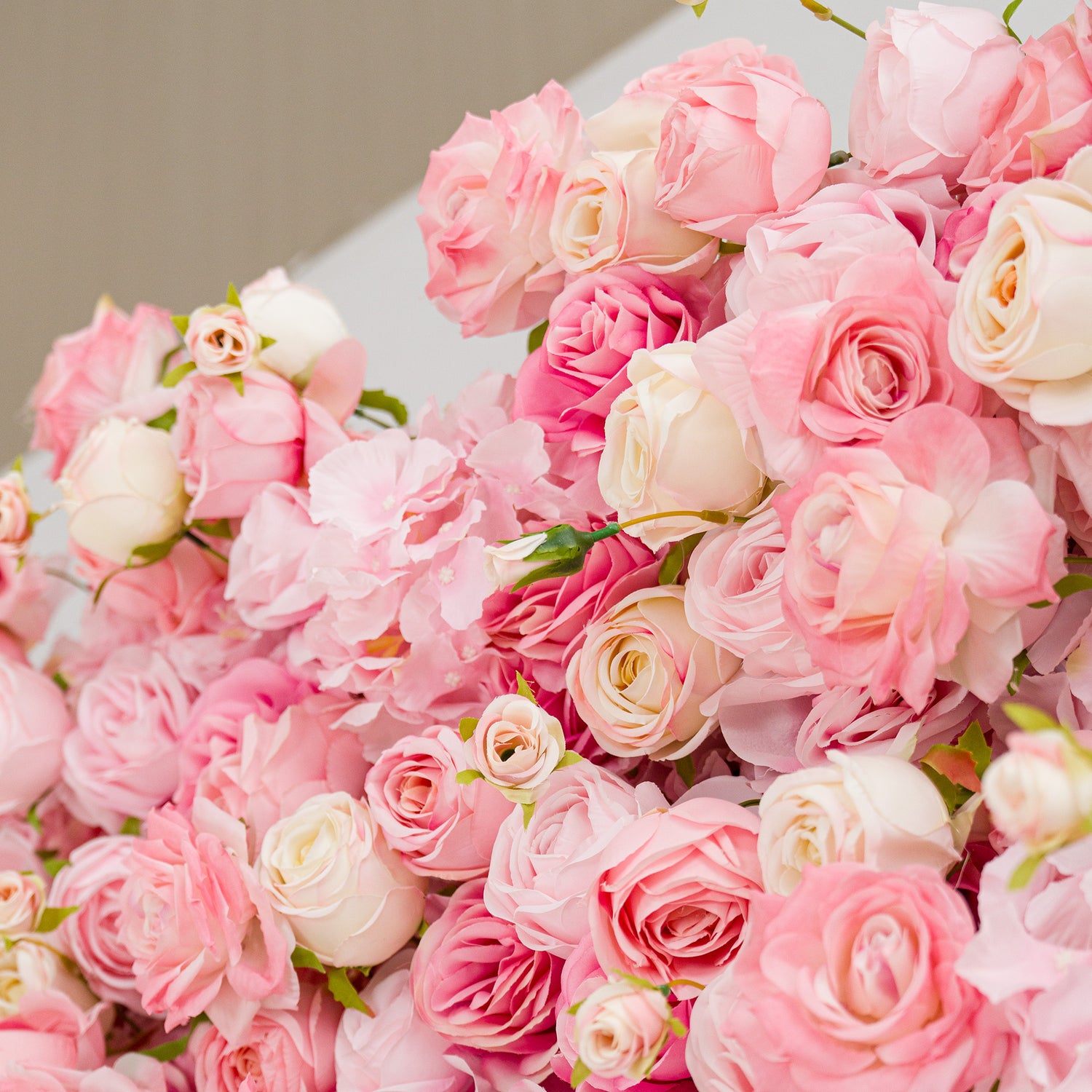 This photo from ValarFlowers features a lush arrangement of roses in various shades of soft pink and creamy white. The roses, with their delicate petals and green foliage, create a romantic and elegant display. Ideal for weddings, bridal showers, and other romantic events, this floral composition showcases ValarFlowers&