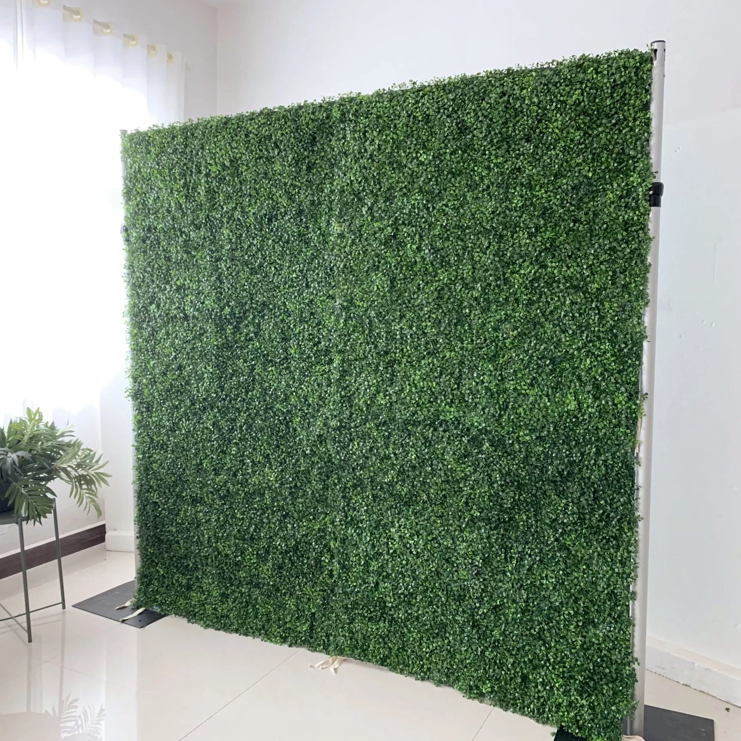 Our artificial greenery wall is a great decor choice. Made of high - quality materials, it has a rich green color and various foliage for a natural look. It&