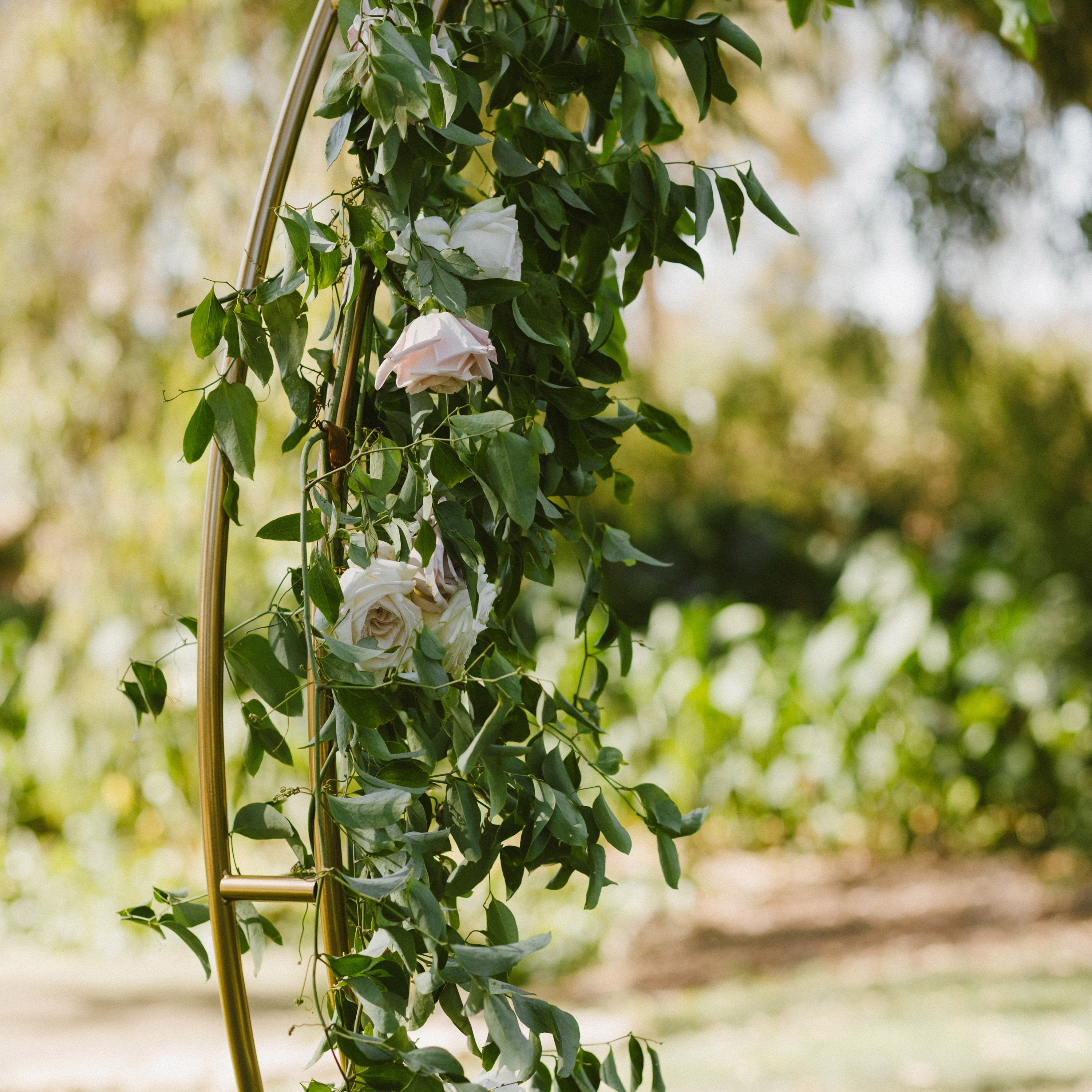 Arche de mariage ValarFlowers extra stable, multi-taille, en métal brillant, double anneau, cercle rond personnalisable, roue florale, support pour fond de mariage extérieur. Idée de support pour arche de mariage.