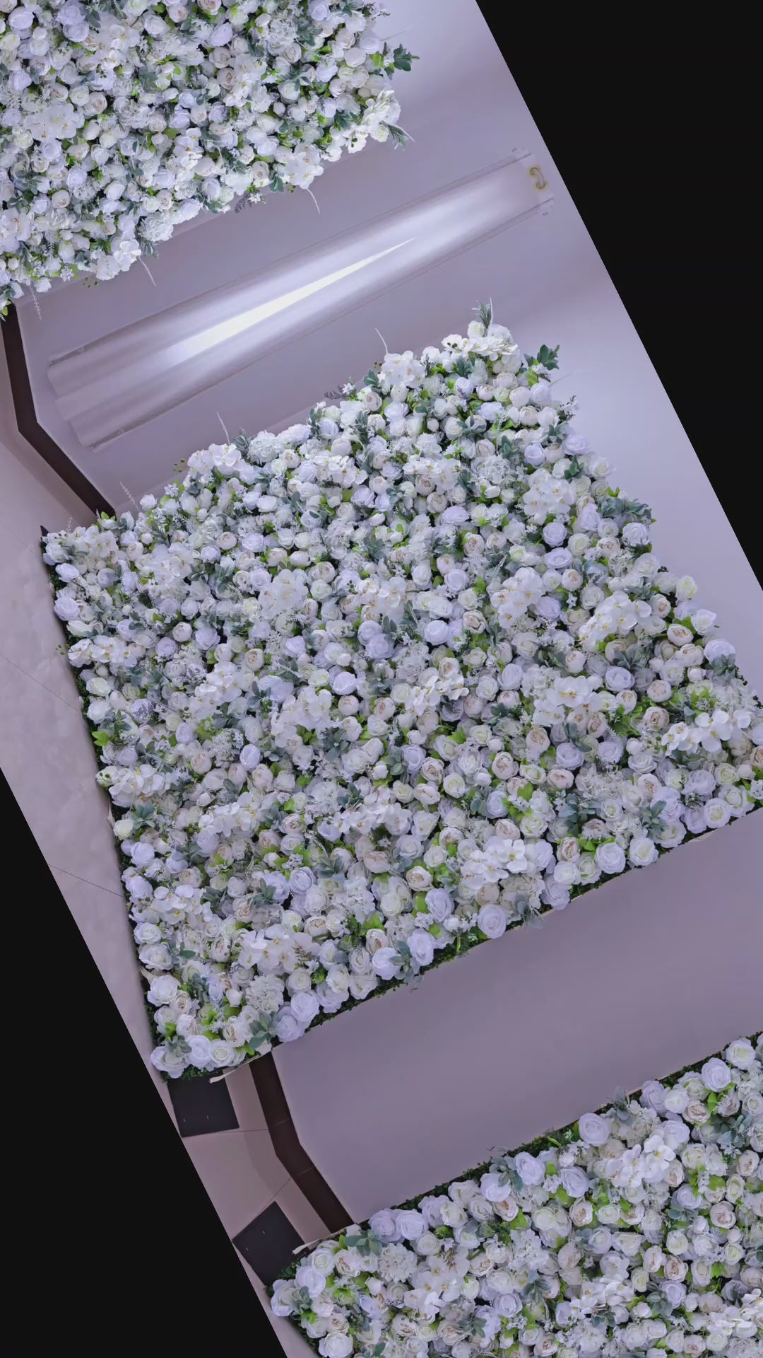 *米国限定*ゴージャスなフラワーウォール:純白の造花を使用した優雅さと丈夫さの融合。結婚式やお祝いに最適 - 結婚式会場のお祝い用フローラルウォール - VF-142-U