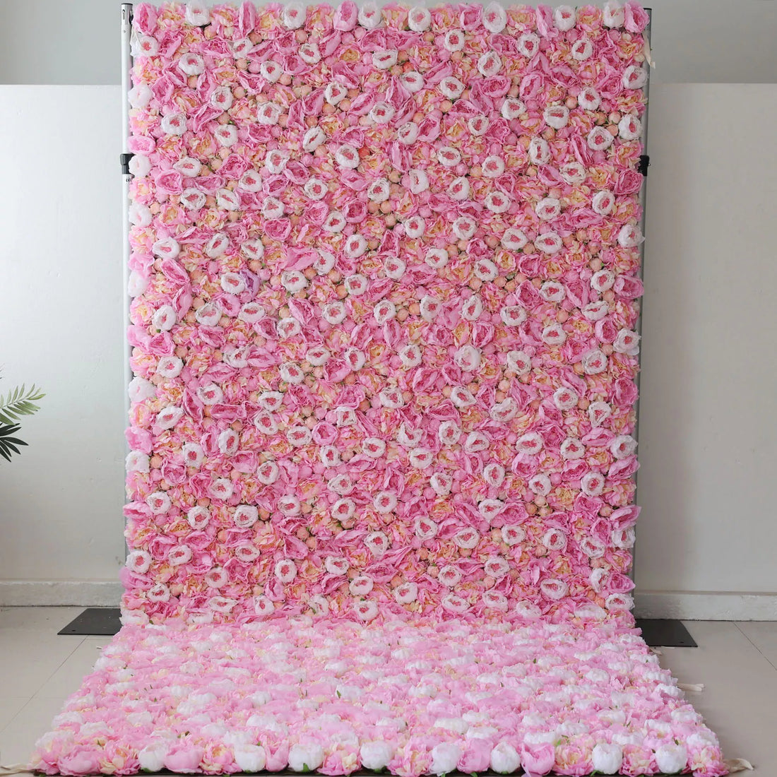 ValarFlowers Künstliche Blumen-Wandkulisse: Blush Blossom - eine zarte Kaskade zartrosa Blütenblätter-VF-275