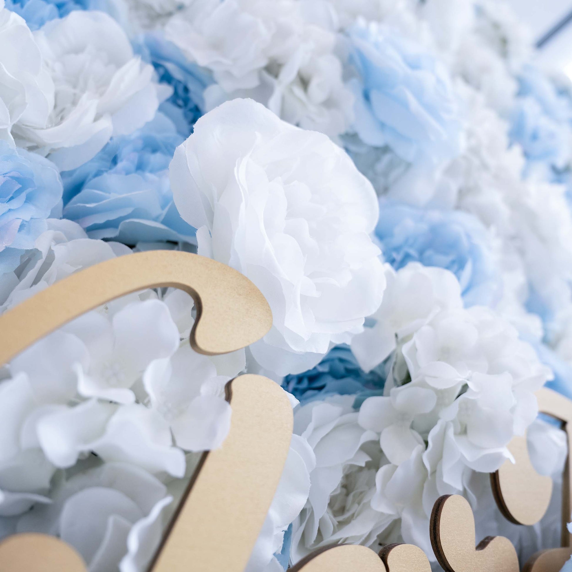 ValarFlowers' artificial flower walls are versatile. They enhance weddings with romantic backdrops, add charm to parties, and provide elegance for corporate events.