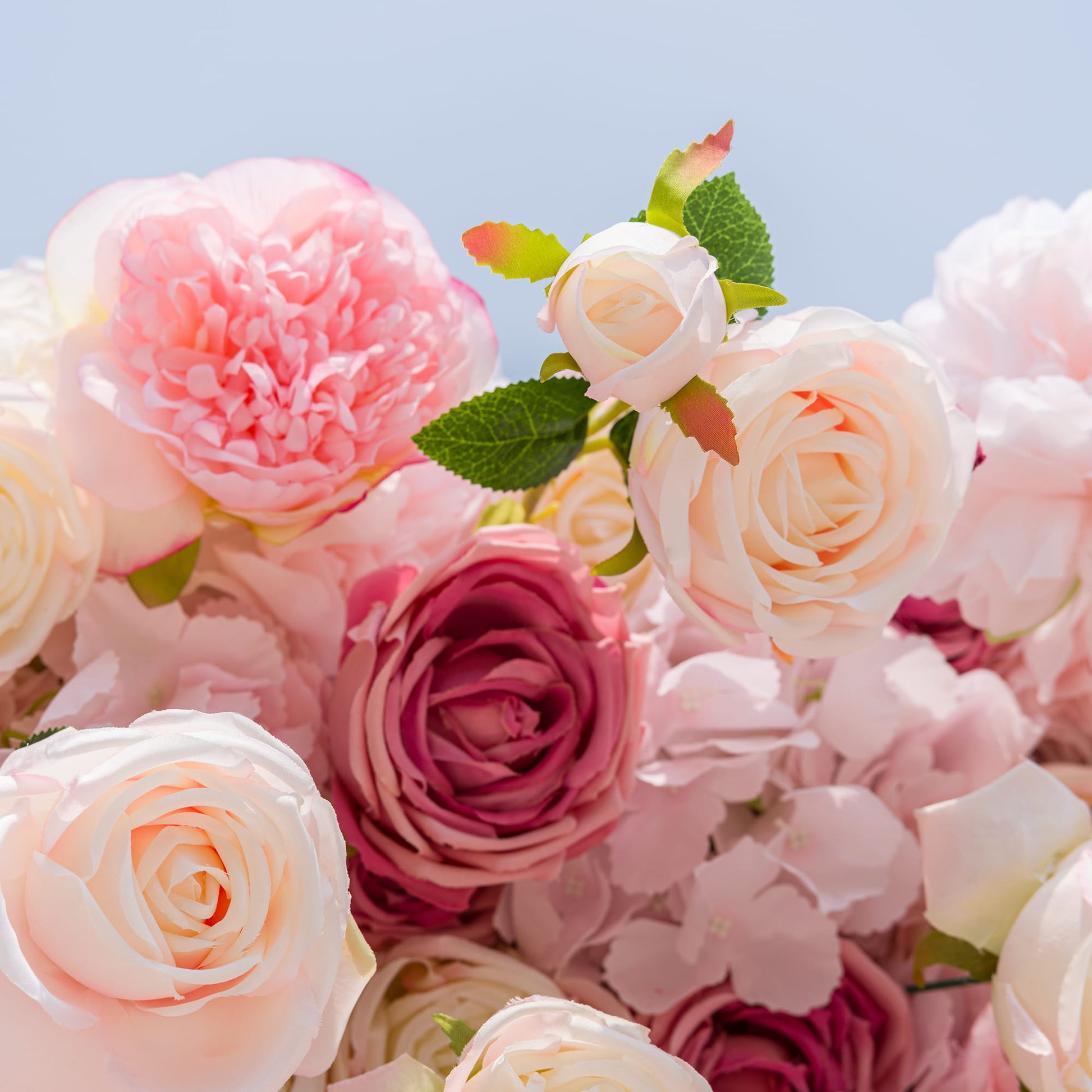 This photo from ValarFlowers features a beautiful arrangement of roses and peonies in soft pink and cream shades. The roses, with their elegant curves, and the peonies, showcasing full, textured blooms, create a romantic and luxurious look. Ideal for weddings, engagement parties, or anniversary celebrations, these flowers bring a touch of grace and tenderness, making them perfect for events centered around love and beauty. 