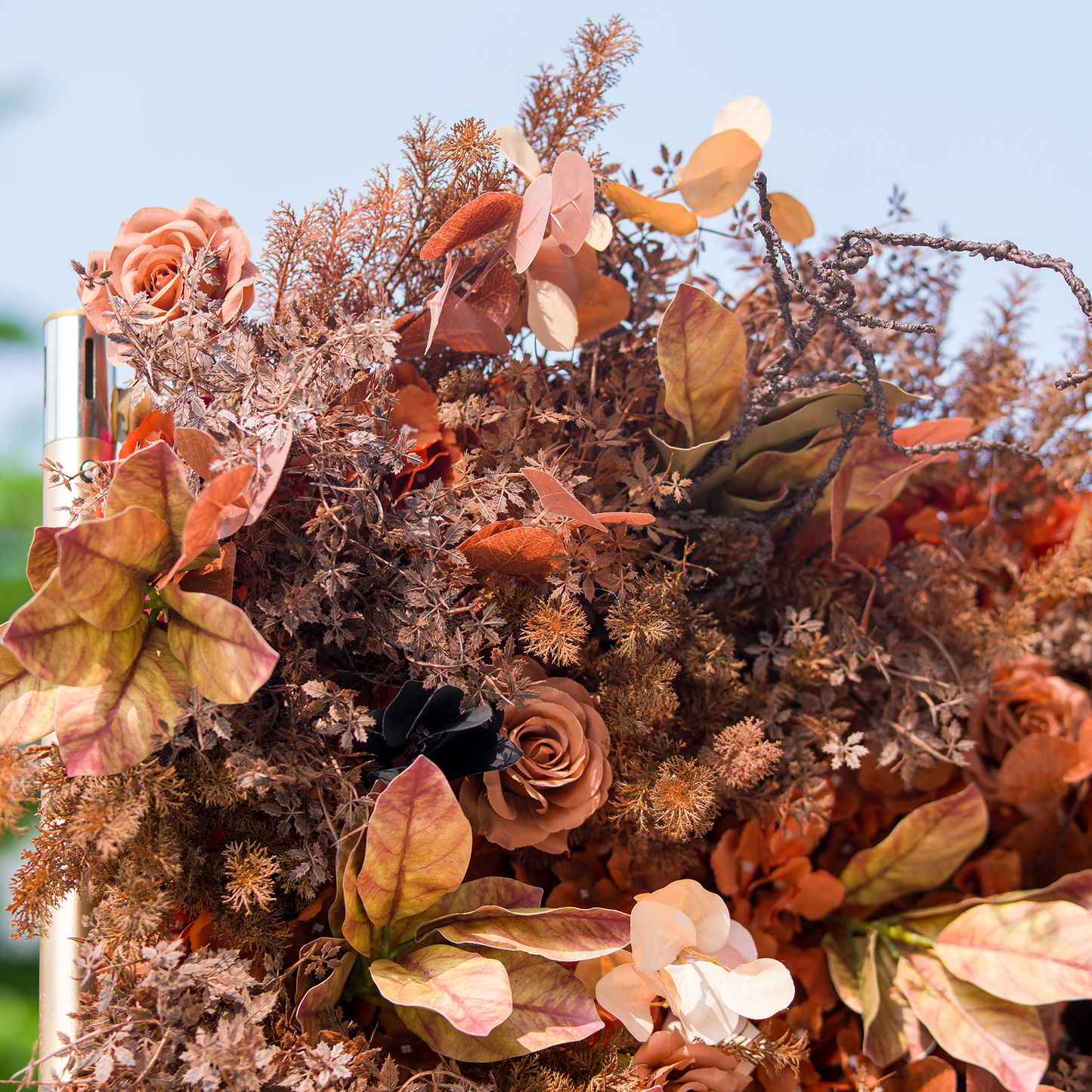 This photo showcases a rich arrangement of autumn - toned flowers, including roses in shades of rust and brown, alongside various foliage in hues of orange, copper, and hints of black. Ideal for events like a “Harvest Moon” wedding or an autumnal gala, it exudes a warm, rustic charm perfect for fall - themed celebrations. 