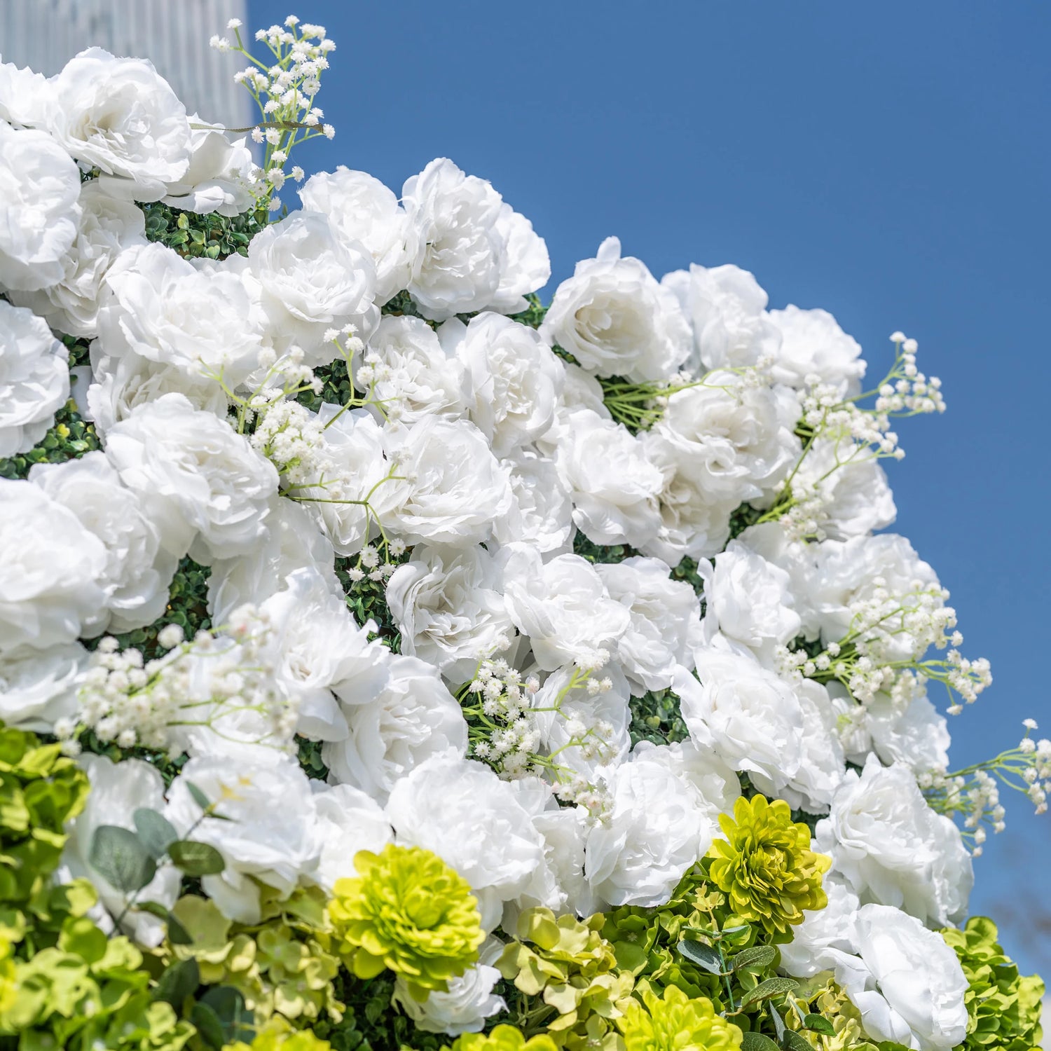 This close-up highlights the premium craftsmanship of Valar Flowers&